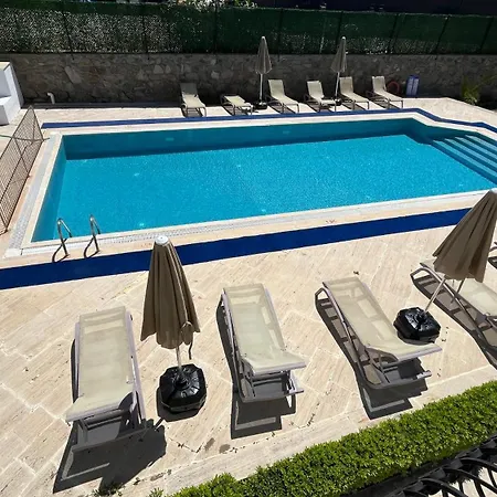 Ξενοδοχείο με διαμερίσματα Ege 4*